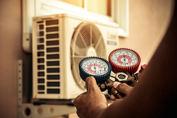 Professional Hvac technician working in Yamhill, OR